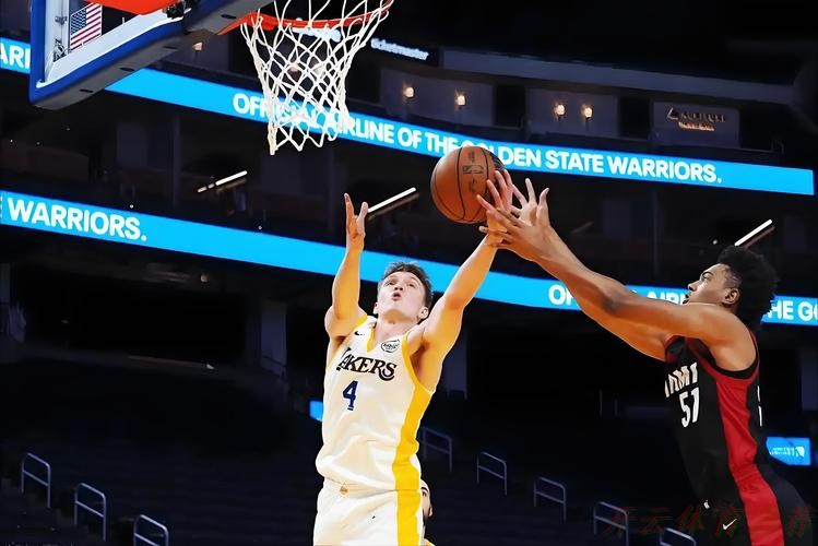 开云体育官网:爽爆了!湖人仅用2年1100万美元,就签下13分4篮板6助攻7抢断悍将 开云体育官网:爽爆了!湖人仅用2年1100万美元,就签下13分4篮板6助攻7抢断悍将